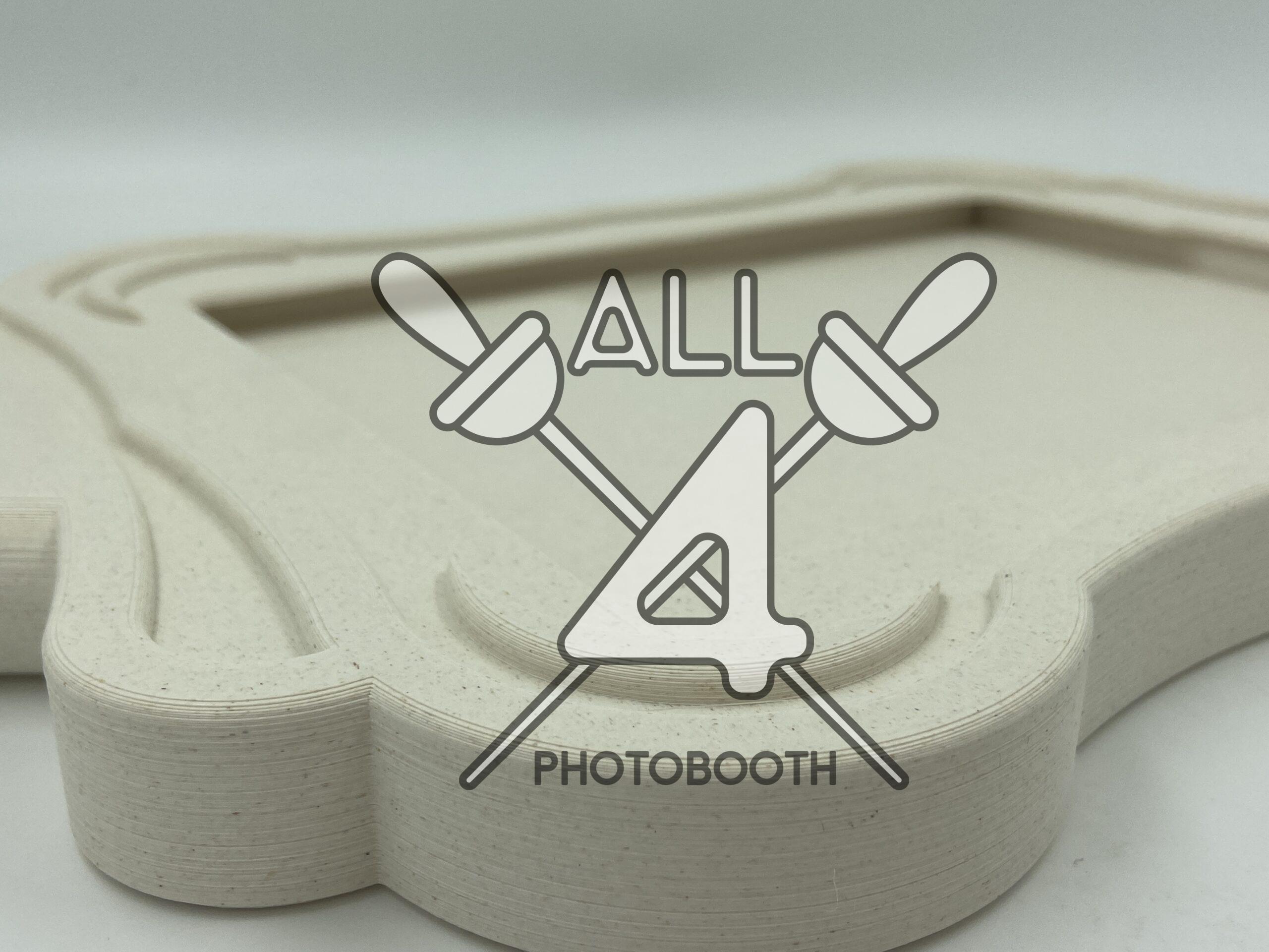 Selfie mirror booth - Image 8