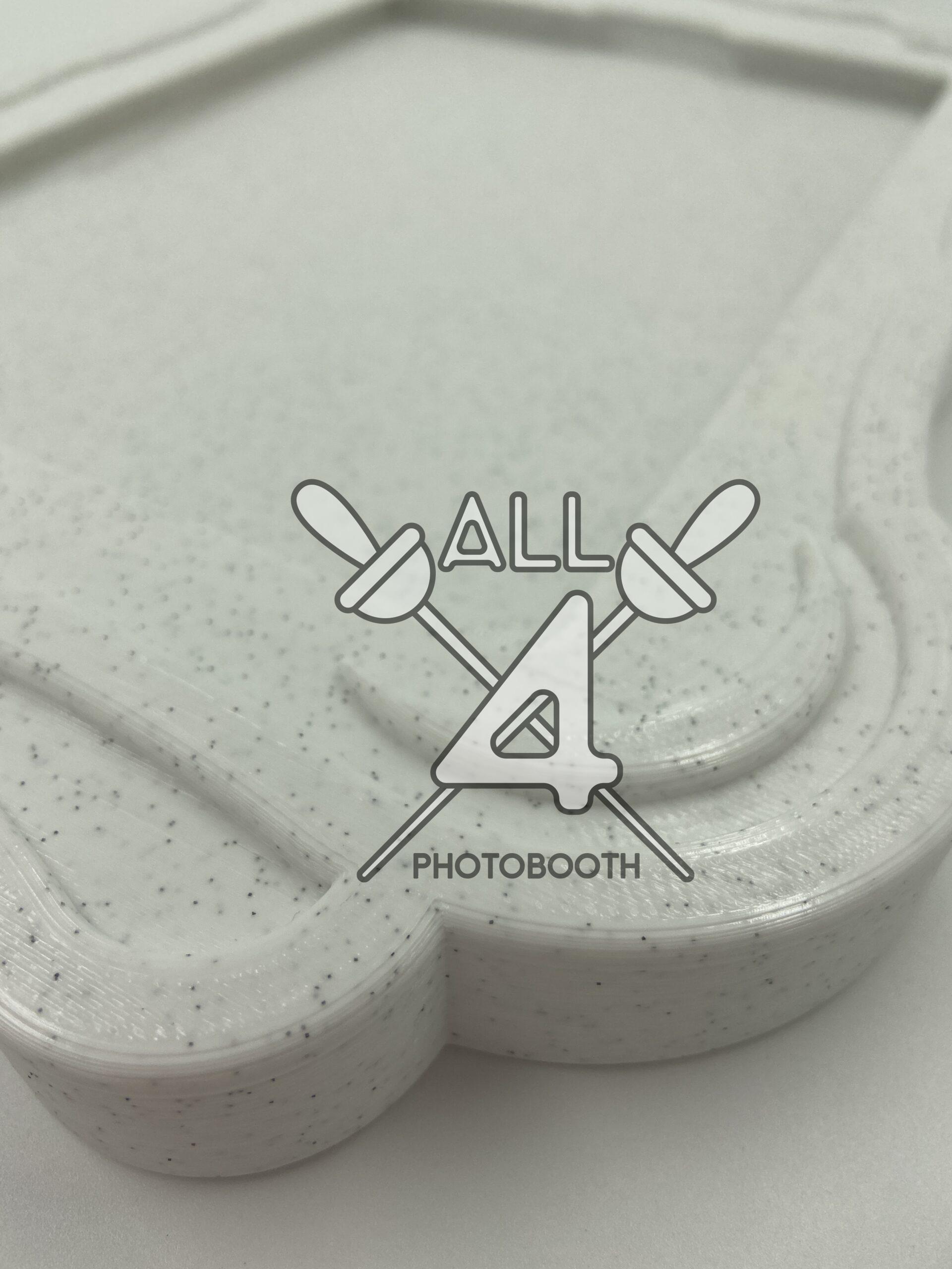 Selfie mirror booth - Image 14