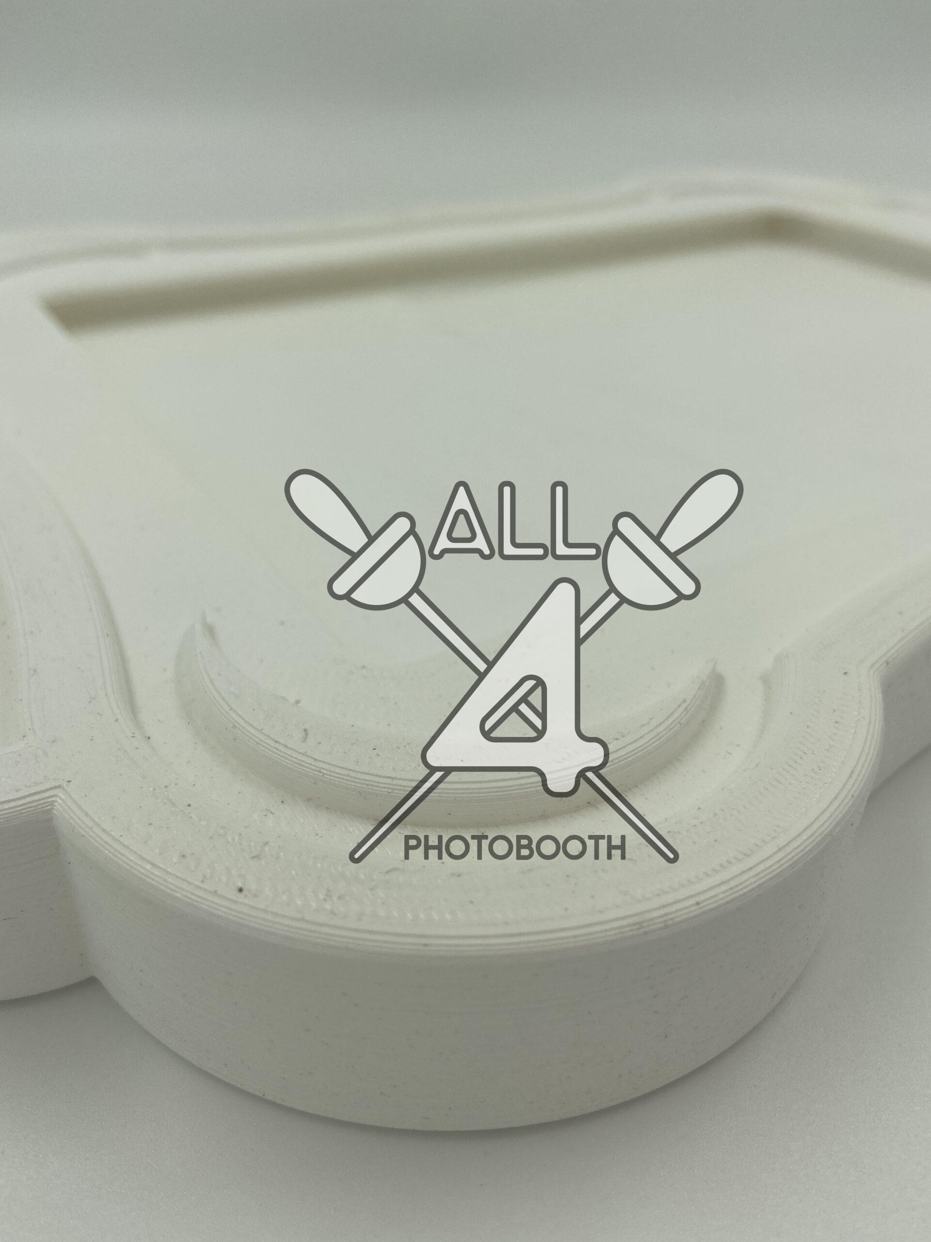 Selfie mirror booth - Image 10